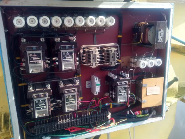 Mimořádná revize elektrické instalace na otočném jeřábu pro usazování lodí na Labe